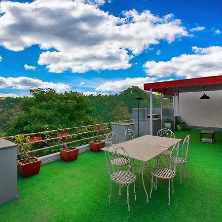 Divine Inn Couple Friendly Hotel Near Sector 51 Metro Station 노이다 외부 사진