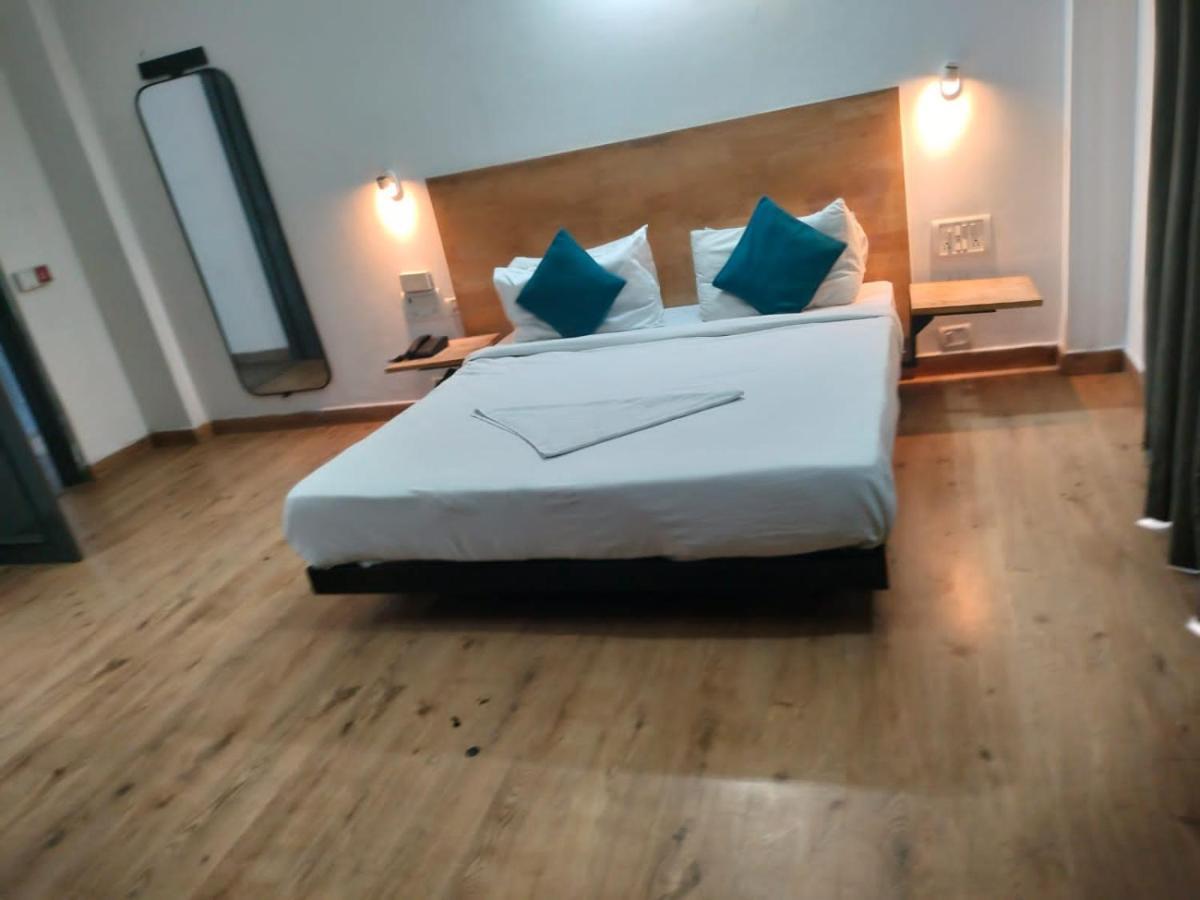 Divine Inn Couple Friendly Hotel Near Sector 51 Metro Station 노이다 외부 사진