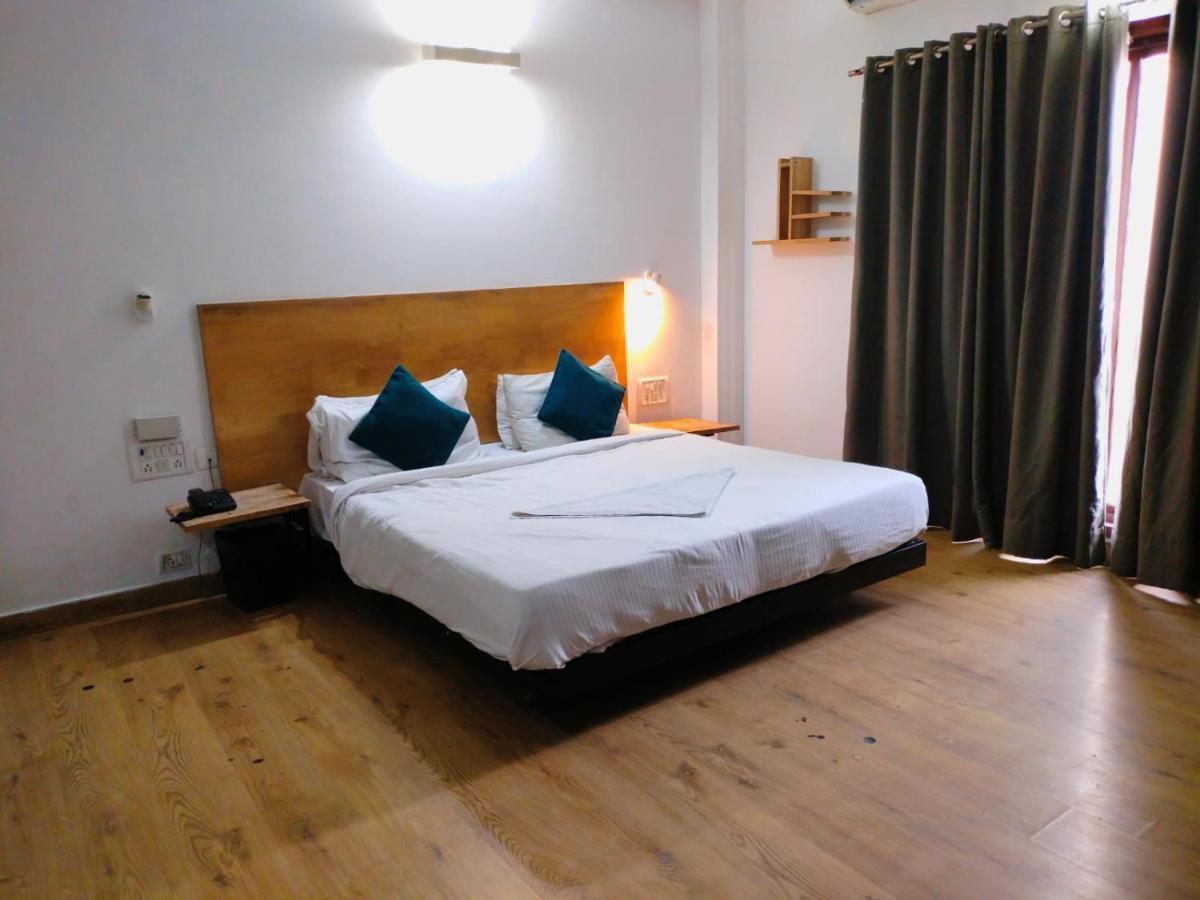 Divine Inn Couple Friendly Hotel Near Sector 51 Metro Station 노이다 외부 사진