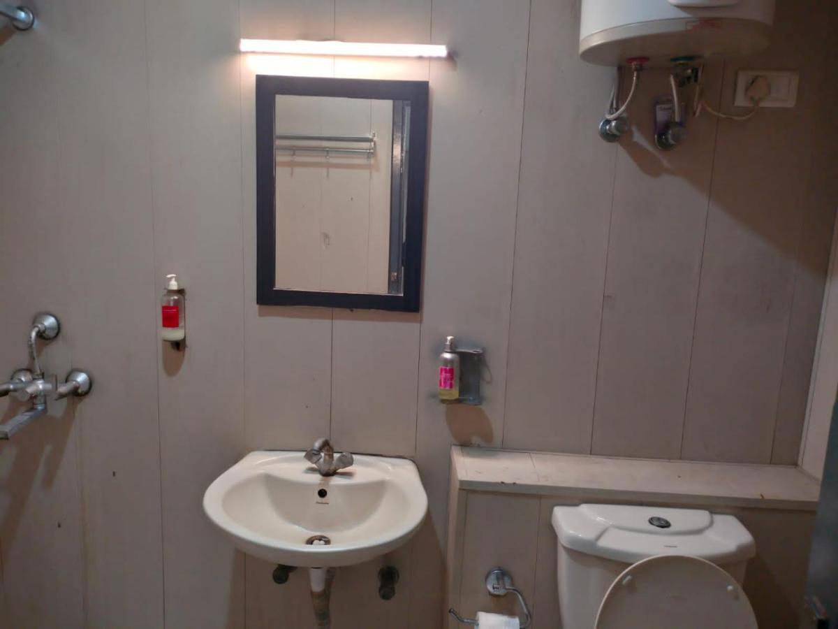 Divine Inn Couple Friendly Hotel Near Sector 51 Metro Station 노이다 외부 사진