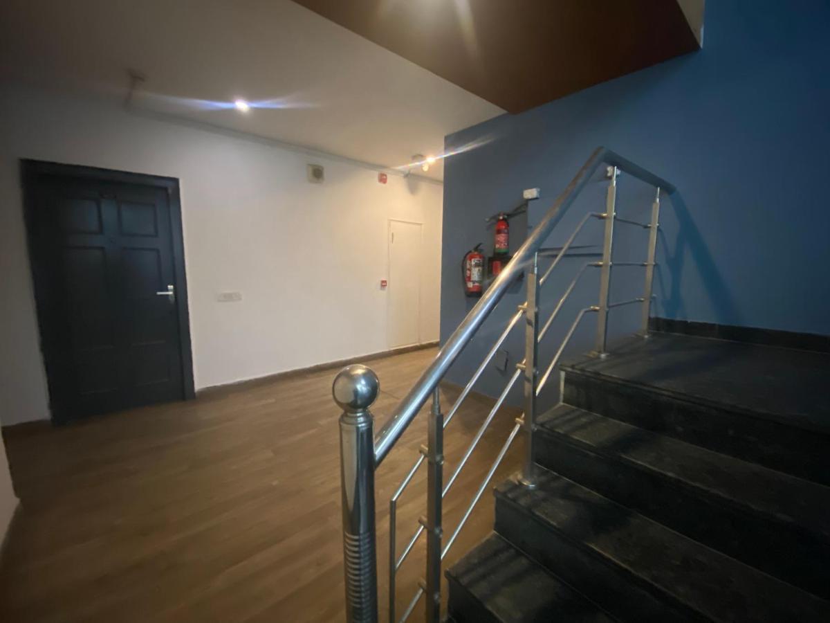 Divine Inn Couple Friendly Hotel Near Sector 51 Metro Station 노이다 외부 사진