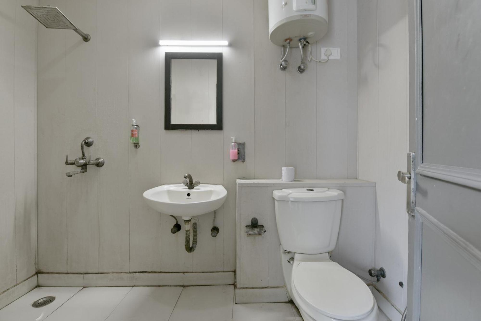 Divine Inn Couple Friendly Hotel Near Sector 51 Metro Station 노이다 외부 사진